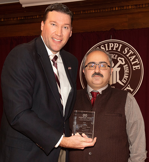 Shantia Yarahmadian, recipient of the MSU Alumni Association’s Outstanding Graduate Student Mentor Award, is pictured with Jeff Davis, the association’s executive director. MSU Alumni Association Executive Director Jeff Davis congratulates Shantia Yarahmadian, recipient of the MSU Alumni Association’s Outstanding Graduate Student Mentor Award. (Photo by Beth Wynn)