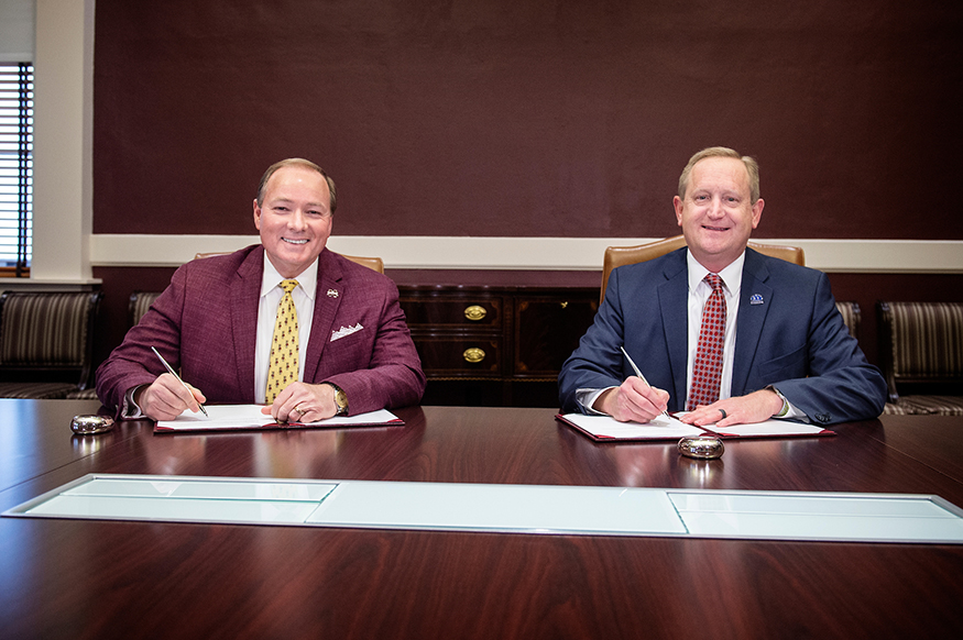 Mark Keenum and Jay Allen sign an MOU between MSU and ICC.